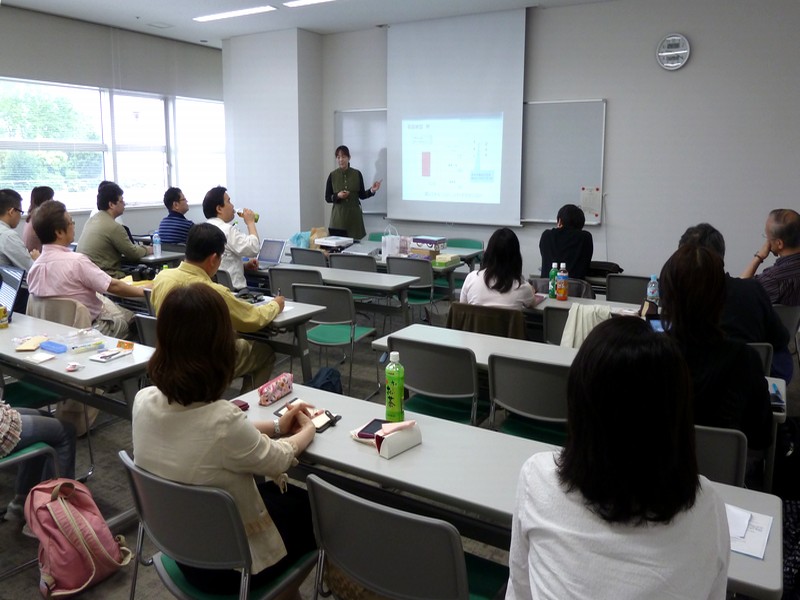 近江町市場館会議室で全員発表プレゼン