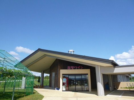能登ワインの建物入口