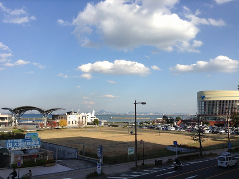 浜大津駅と連結した駐車場から見た琵琶湖側の風景