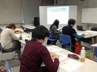 能登空港の建物内で勉強会