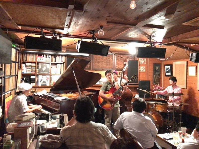 JazzVarietyに須藤さんのギター