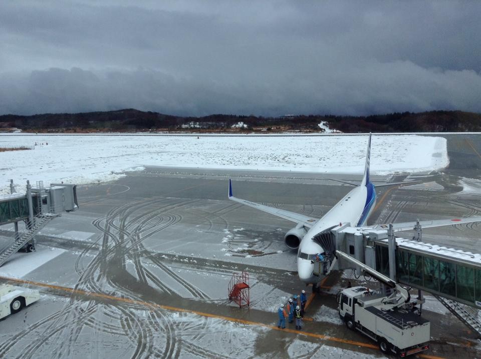 能登空港も雪でした
