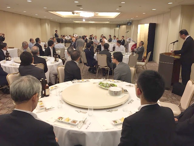 懇親会は60名以上の参加で盛り上がった