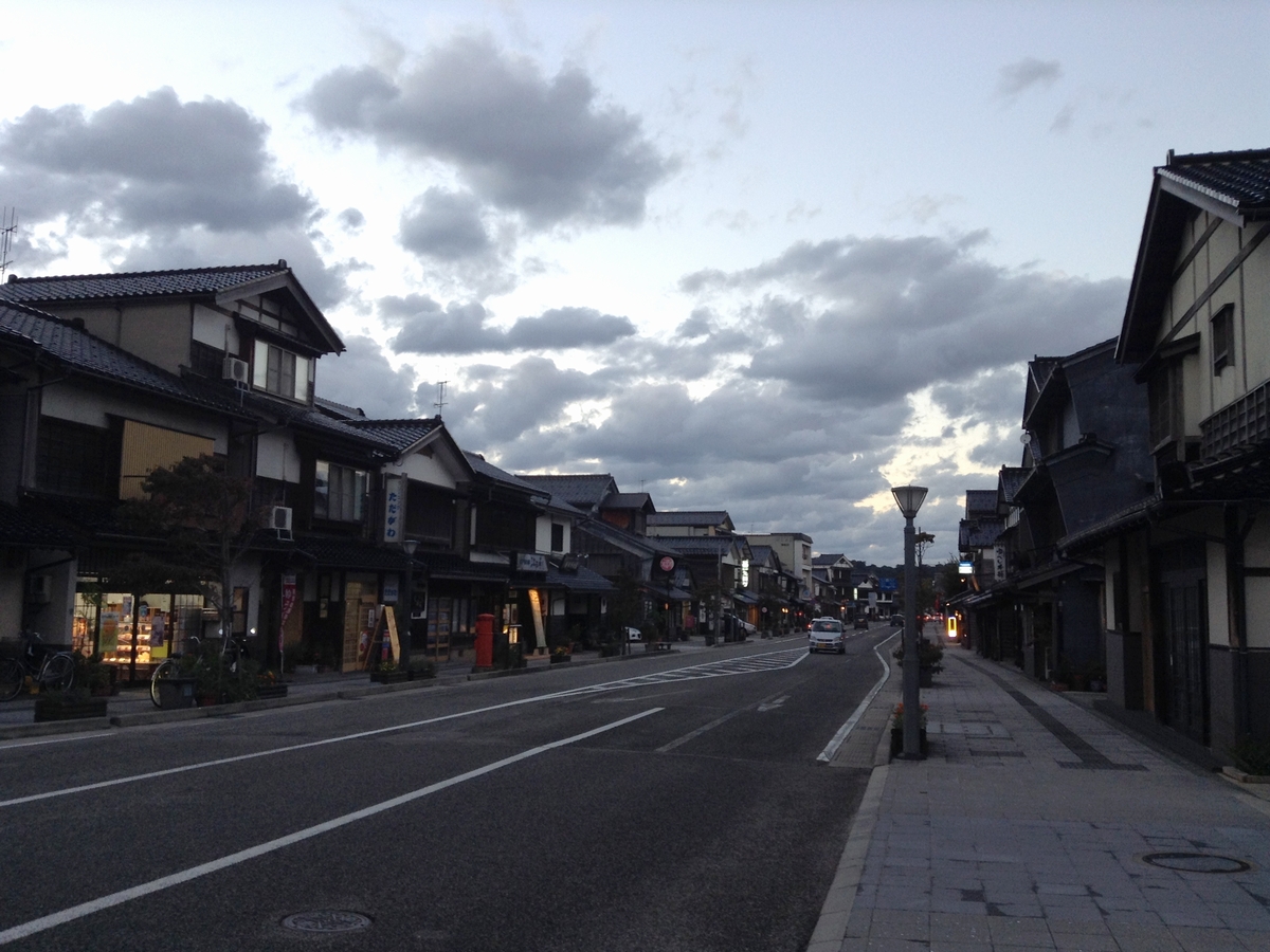 輪島の中心商店街夕暮れ時