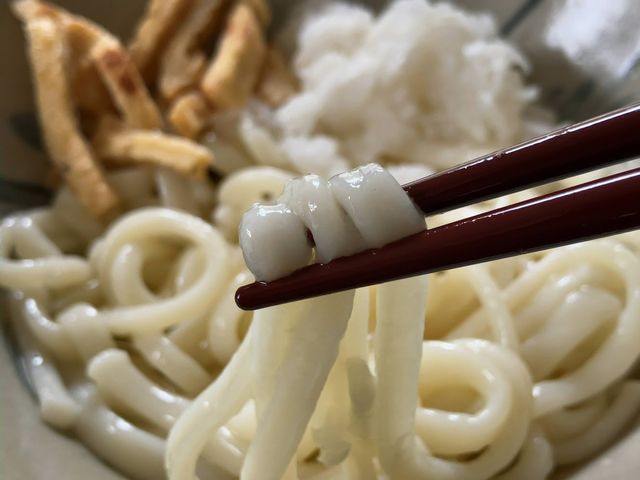 鶴一屋さんの半生うどん