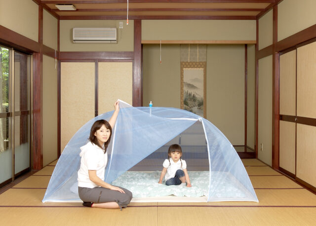 お子様用の小さな蚊帳