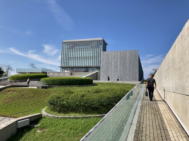 スピノザ哲学に学ぶ「猫モードの神」