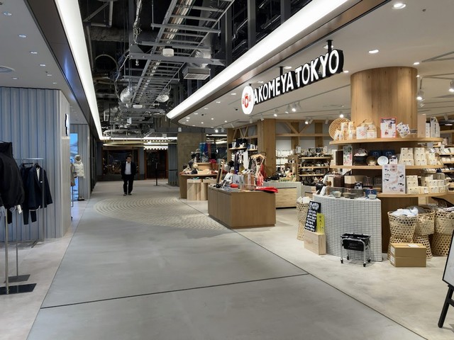 高輪ニュウマン低層階