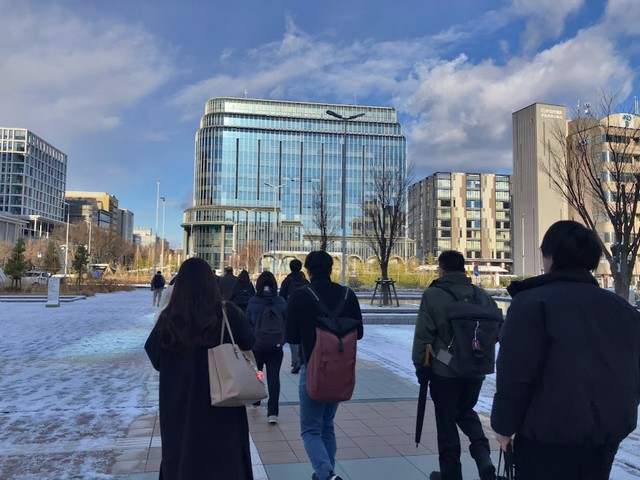 金沢駅西から見える冬のパークビル