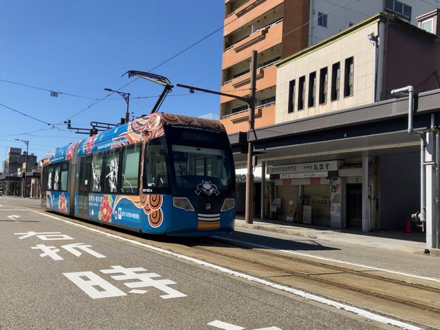 高岡市美術館の藤子・F・不二雄ふるさとギャラリーで、ドラえもんたちとほのぼの過ごした秋の一日