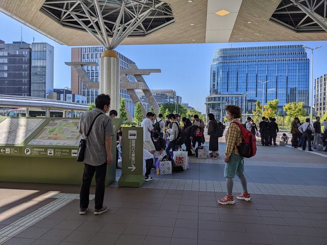 金沢駅西口には団体バス乗降口があります